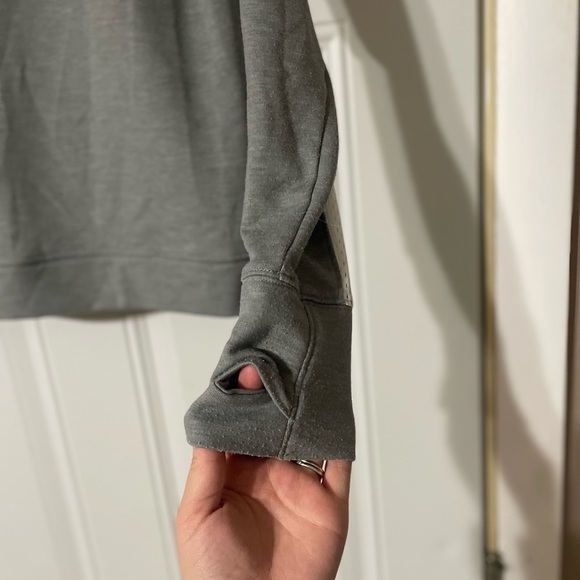 Under Armour Cowl Neck Gray Cropped Hoodie Logo Athletic Athleisure Sporty Small - Picture 7 of 7